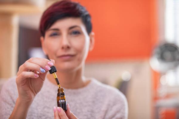 Navigating the Benefits: Your Comprehensive Guide to Full Spectrum CBD Oil in Canada Online